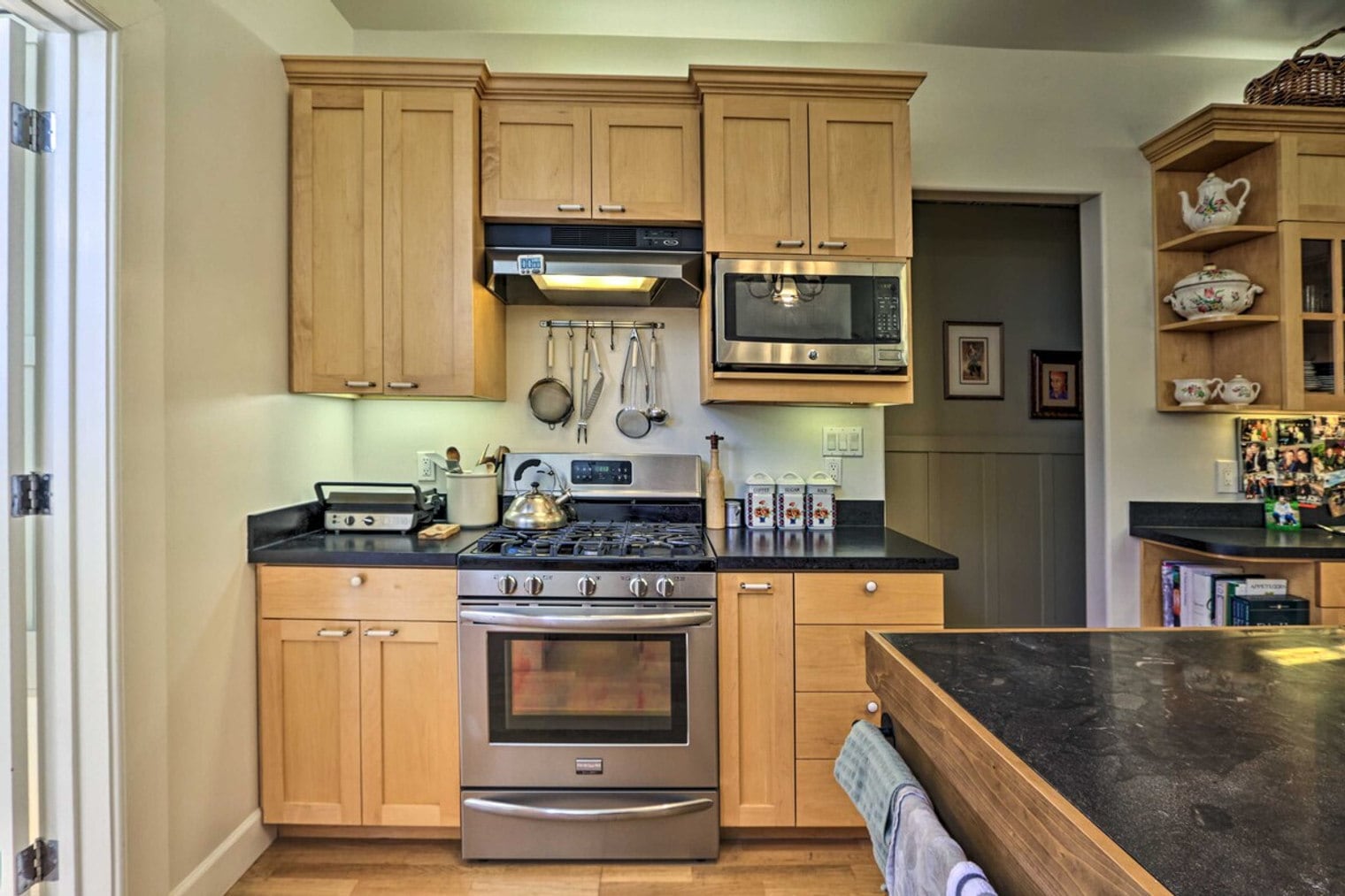 Building Photo - 233 Ashbury St