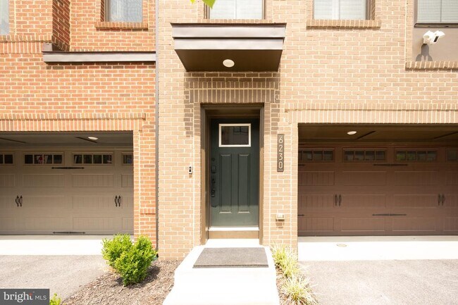 Building Photo - 6230 Almerico Pl