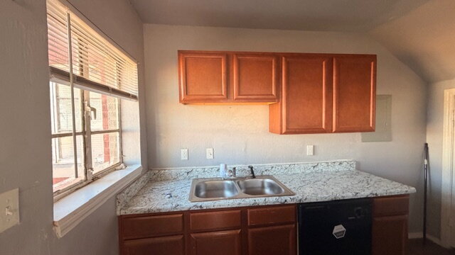 Building Photo - $875 All Bills Paid: 2-Bedroom Townhome
