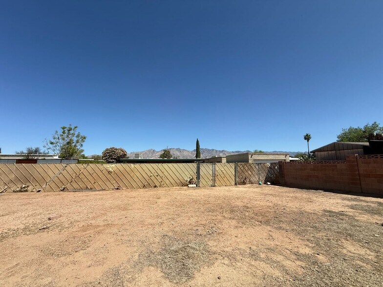 Building Photo - 4541 E San Francisco Blvd