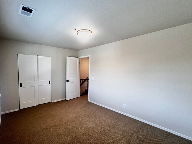Building Photo - Beautifully remodeled 3-bedroom, 1.5-bath ...
