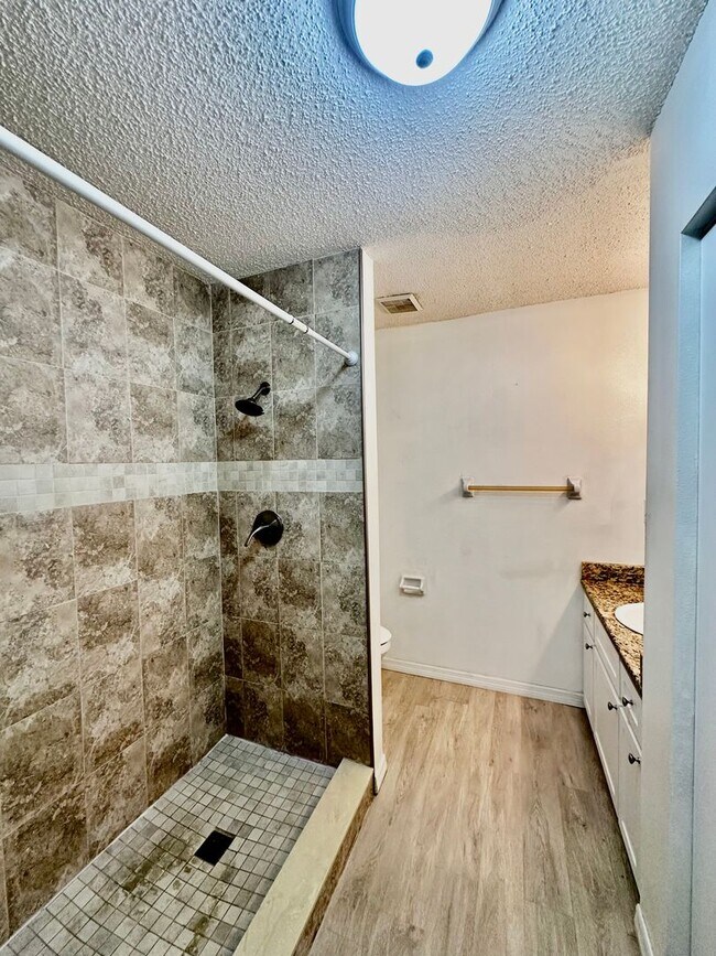 Building Photo - 313 Dirksen Dr