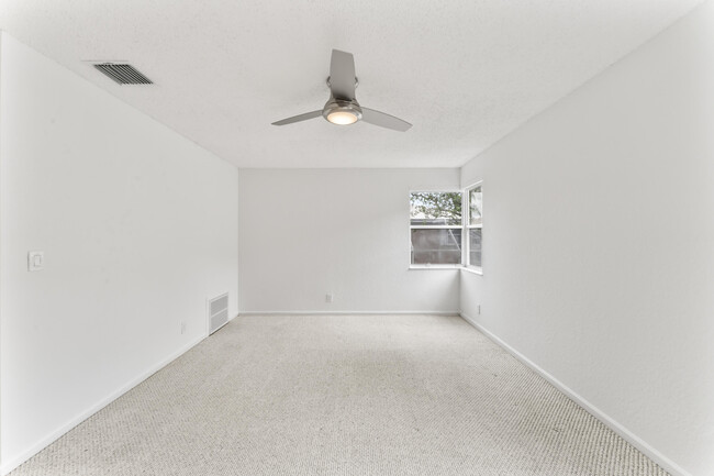 Building Photo - 11447 NW 48th Ct