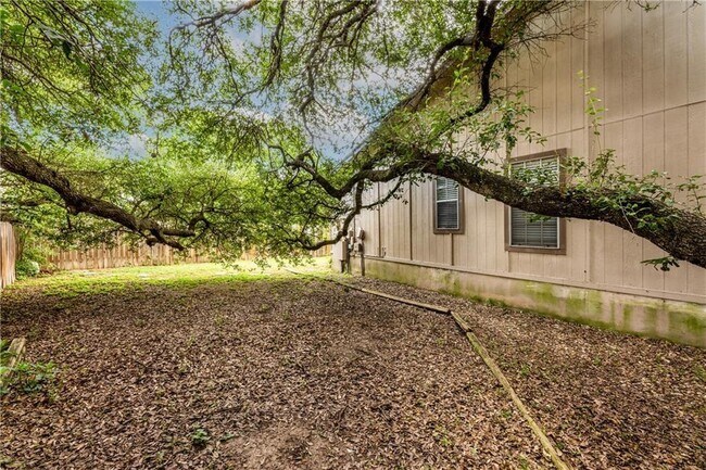 Building Photo - 8806 Piney Point Dr