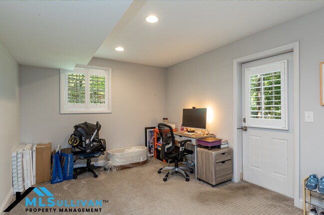 Building Photo - 4500 Lakemont Dr