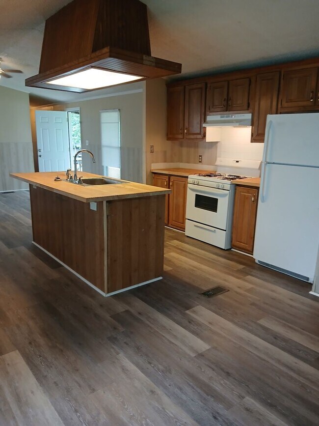 Building Photo - In the KEYS ... Open Floor plan 3 bedroom 2 bathroom