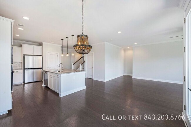 Building Photo - 2219 Midden Dr
