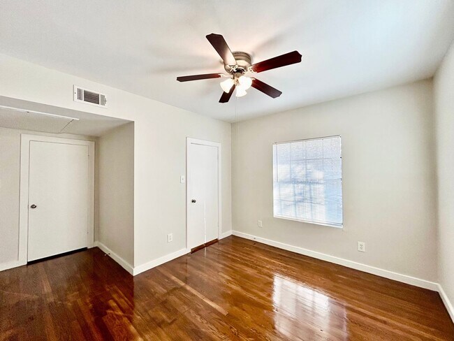 Building Photo - 4021 Mandell St