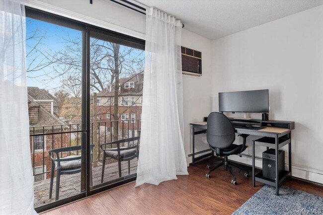 Building Photo - 555 Central Park Ave