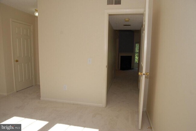 Building Photo - 9230 Niki Pl