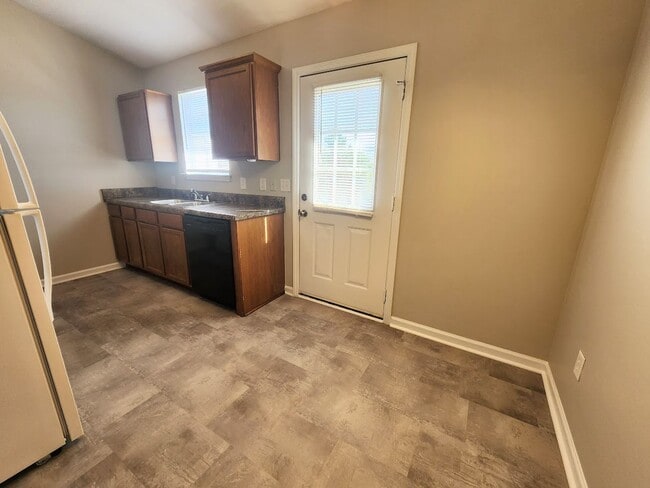 Building Photo - Goldfinch