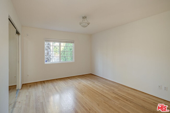 Building Photo - 4356 Kingswell Ave