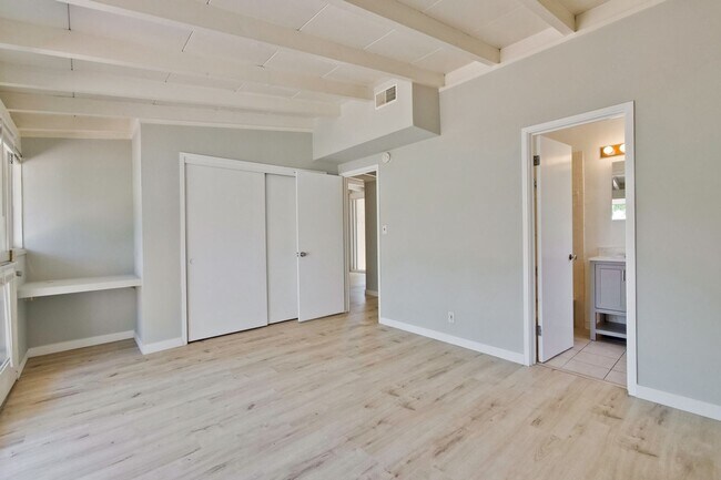 Building Photo - 3049 Harding Ave