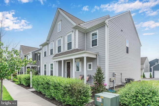 Building Photo - 48 Meadow Creek Ln