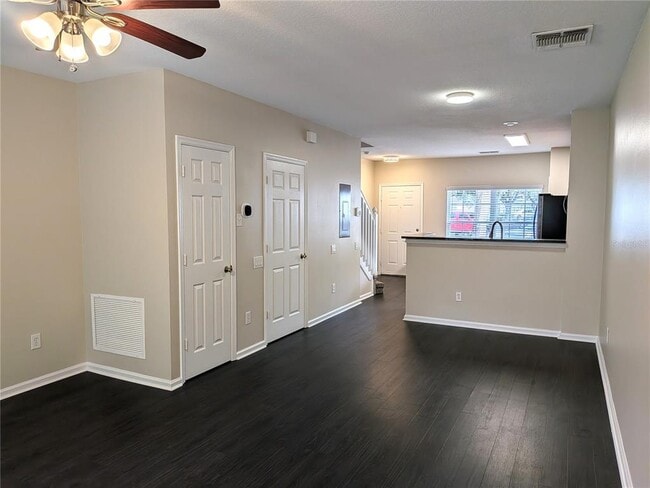 Building Photo - 902 Vineland Pl