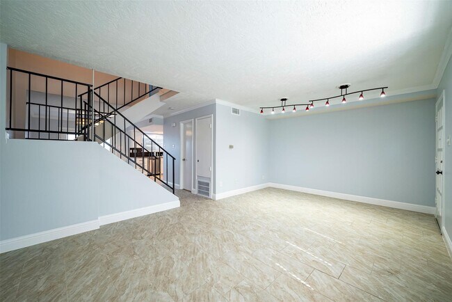 Building Photo - 2352 Triway Ln