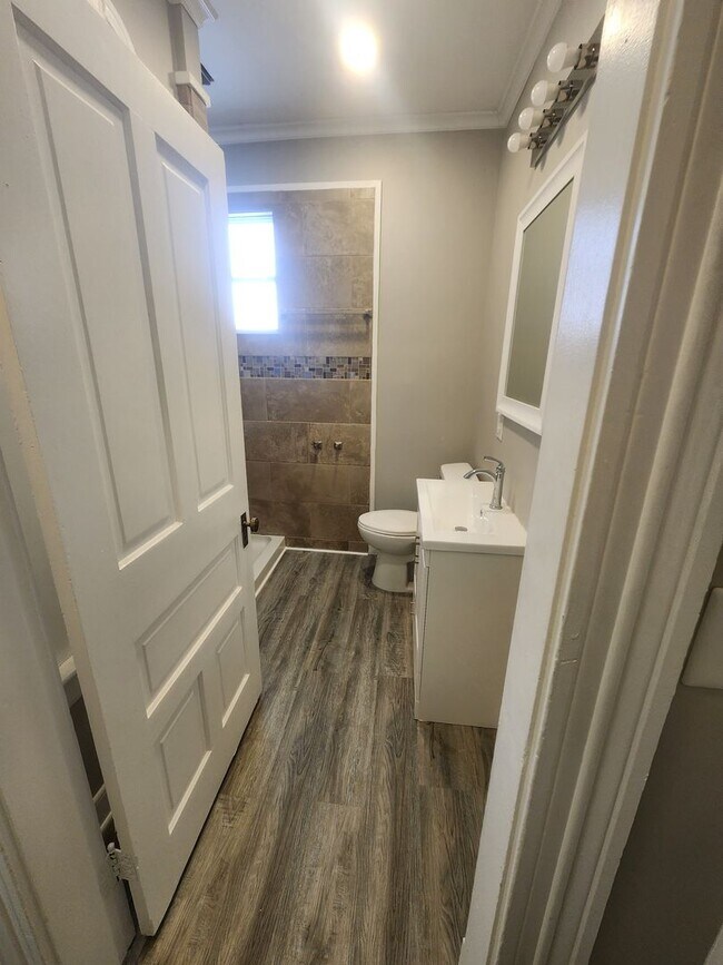 Building Photo - 1BR Unit - Freshly Remodeled