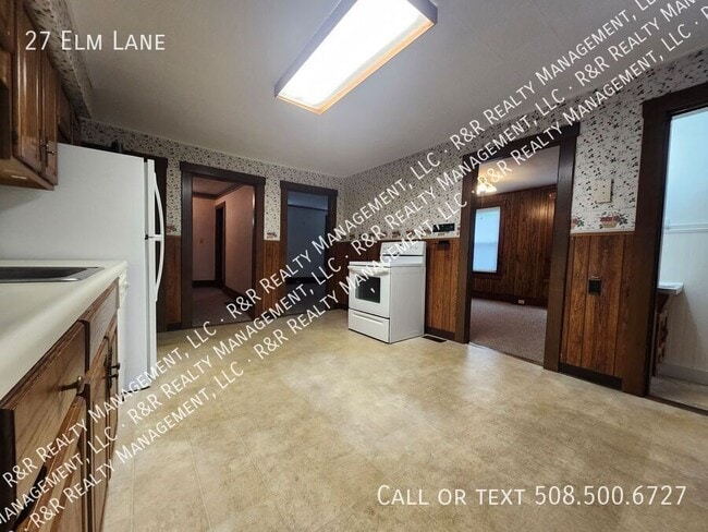 Building Photo - 27 Elm Ln