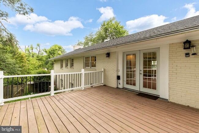 Building Photo - 6203 Hardy Dr