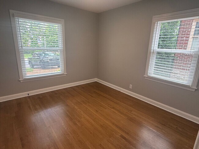 Building Photo - Lovely Duplex in Hillsboro Village