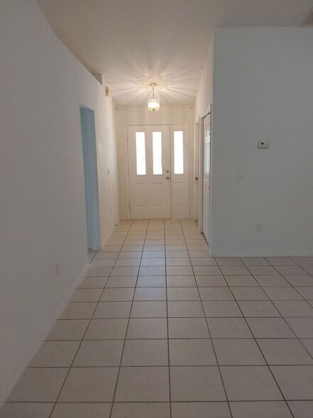 Building Photo - 9 Rainbow Ln