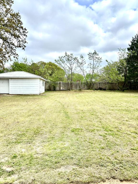 Building Photo - 424 N Webb Ave