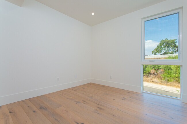 Building Photo - Federal Pearl Villas