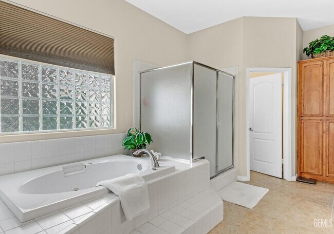 Building Photo - Brighton Estates Luxury 4-Bedroom Home with Pool, Office, Outdoor Kitchen & Paid Solar – Saves Ov...