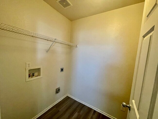 Building Photo - Newer 2 Story Home in Burleson with Commun...