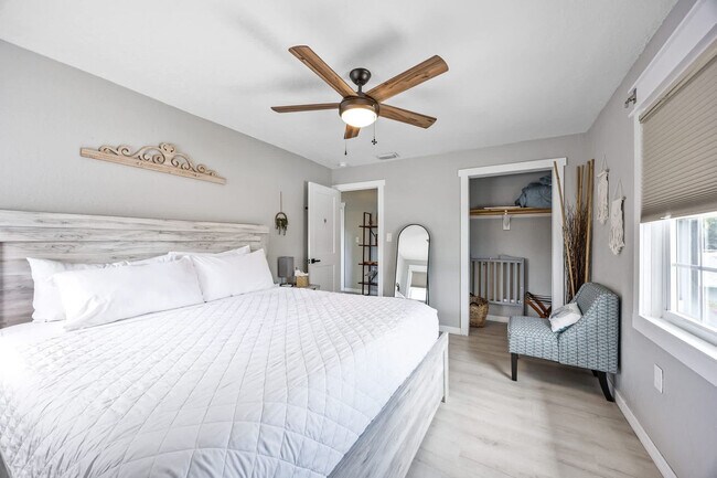 Building Photo - 366 W Osceola Ln