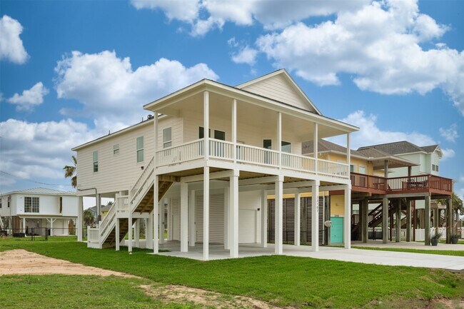 Building Photo - 23107 Miramar Dr