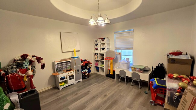 Building Photo - 313 Floral Blvd
