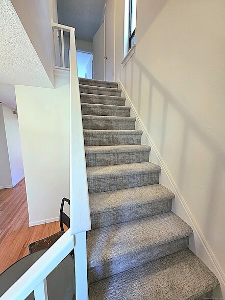 Building Photo - 563 Heritage Vlg