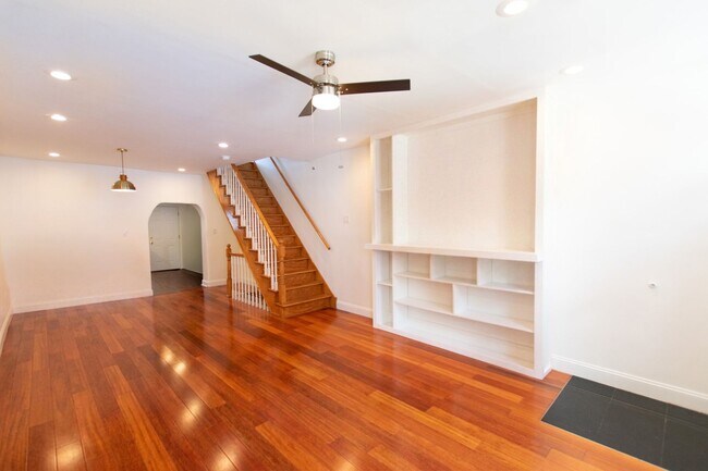 Building Photo - Excellent South Philadelphia Row Home