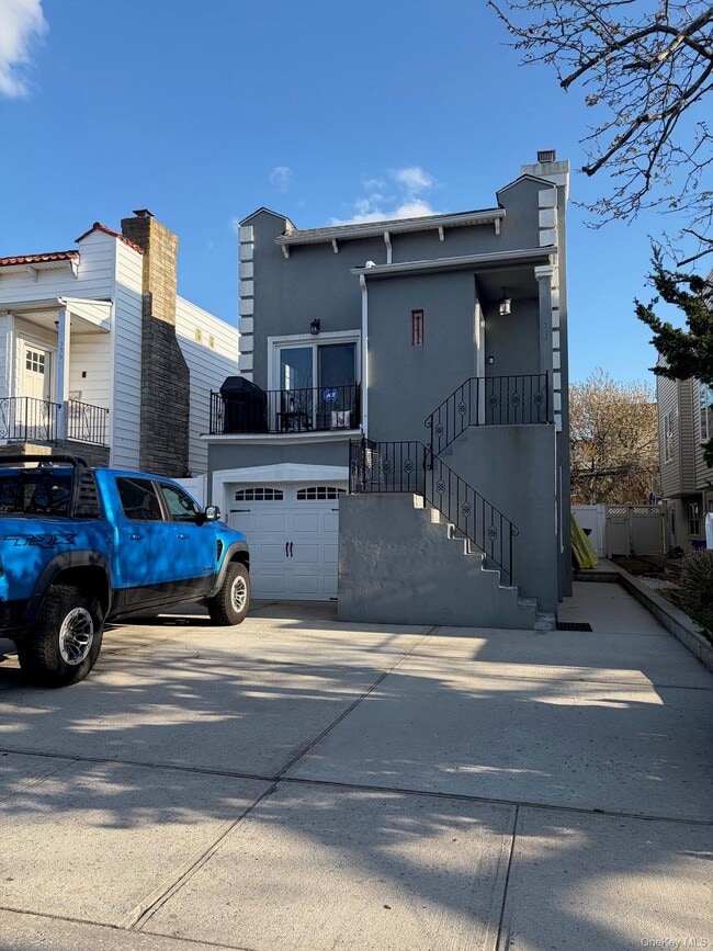 Building Photo - 326 E Walnut St