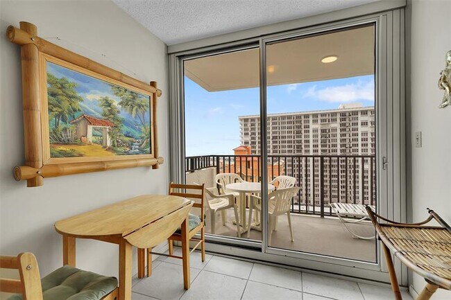 Building Photo - 525 N Ocean Blvd