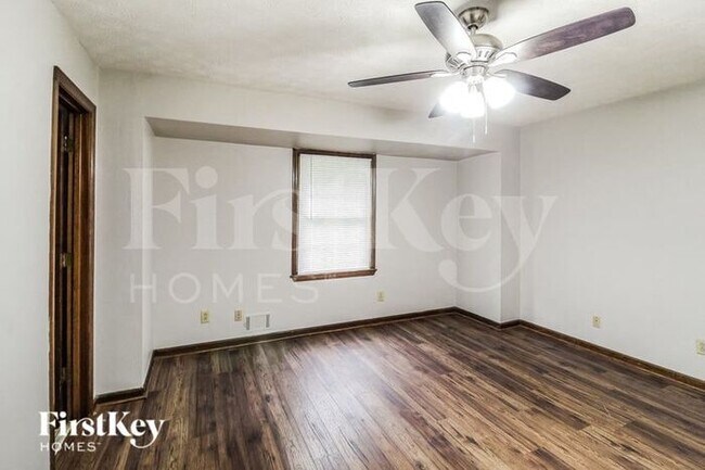 Building Photo - 2144 Moon Dr SW