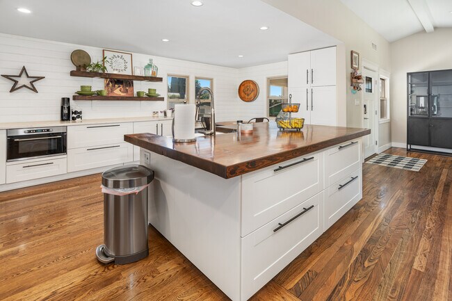 Building Photo - 246 Copper Ave