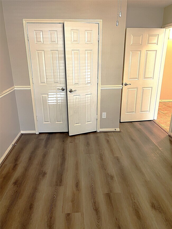 Building Photo - 4910 Linden Pl