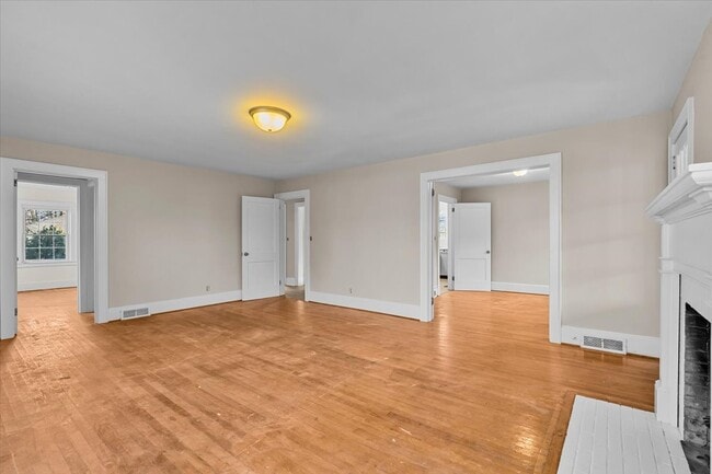 Building Photo - 807 Shamrock Rd