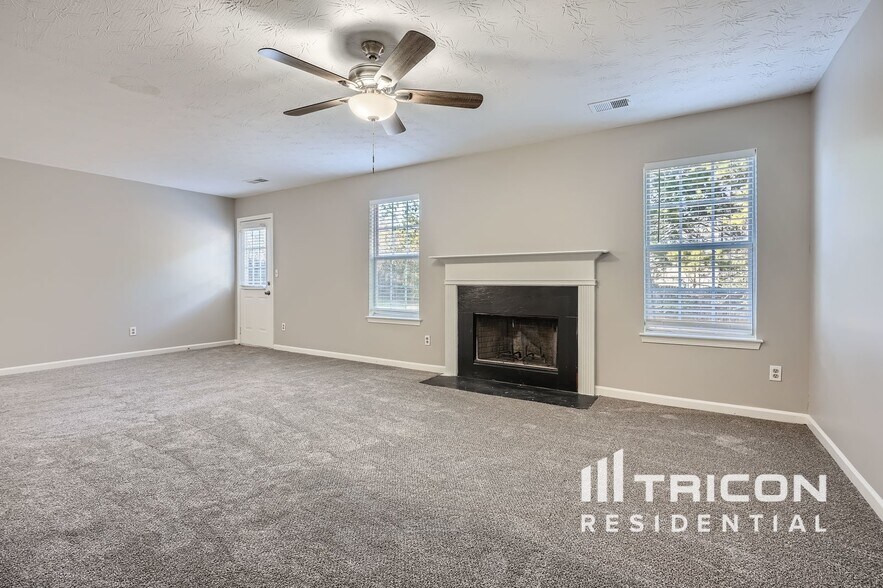 Building Photo - 3735 Renfroe Ave