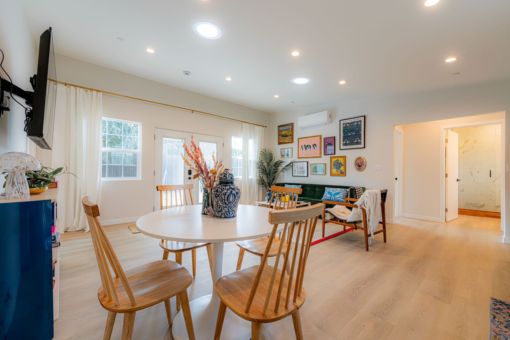 Building Photo - 9338 Langdon Ave