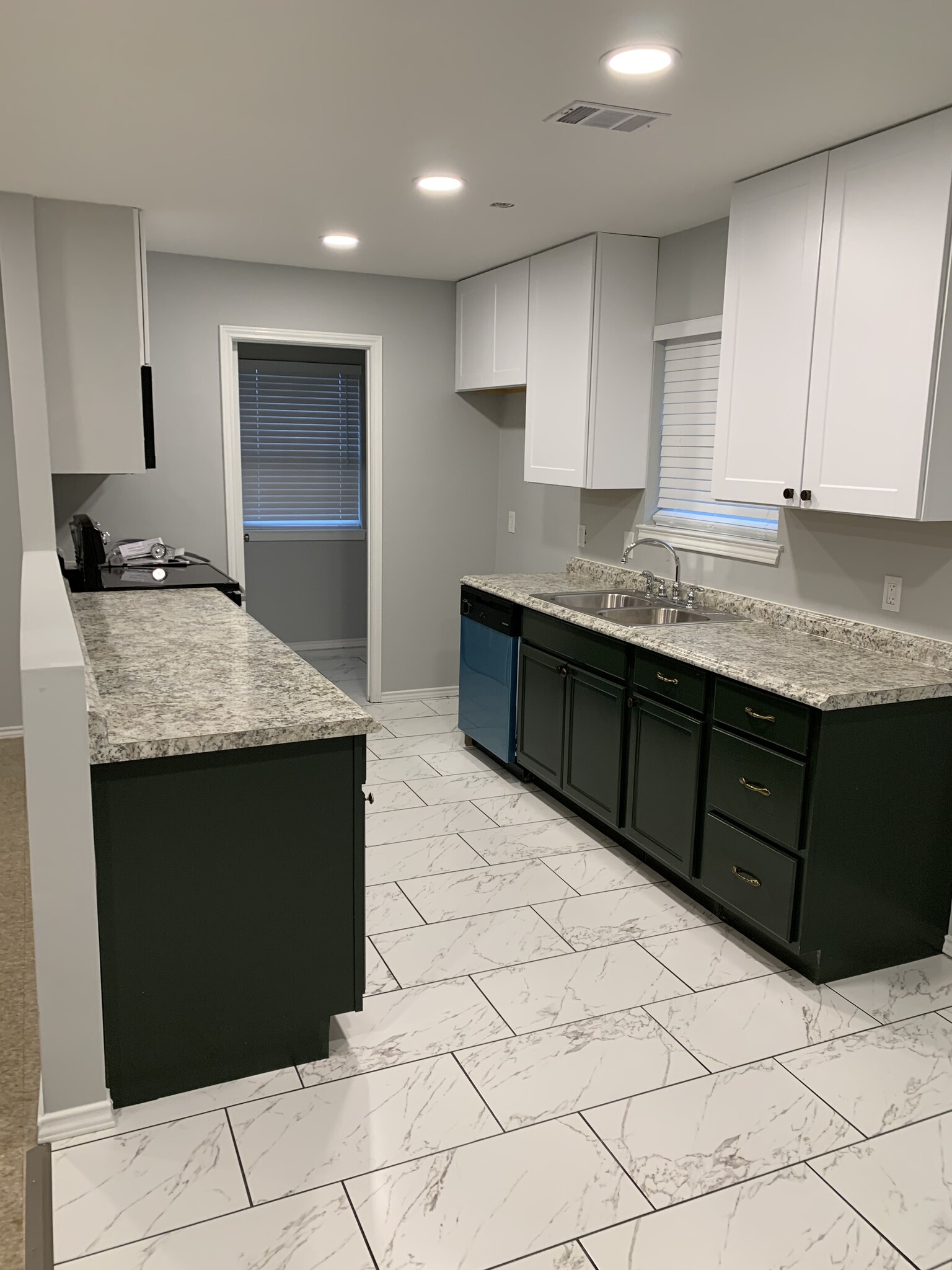 Building Photo - 126 Oak Hill Dr