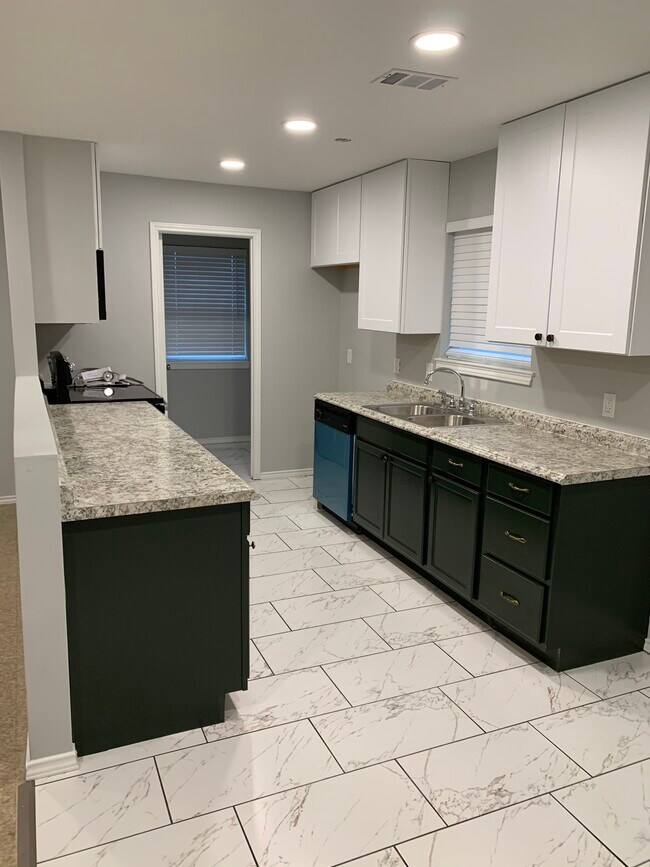 Building Photo - 126 Oak Hill Dr