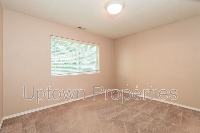 Building Photo - 16115 SW Blue Goose Ln