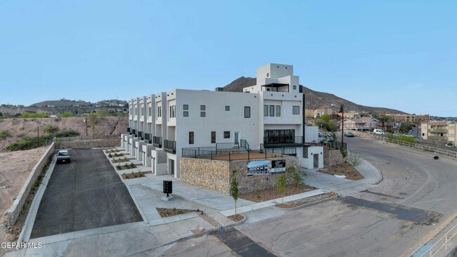 Building Photo - 1519 Golden Hill Terrace