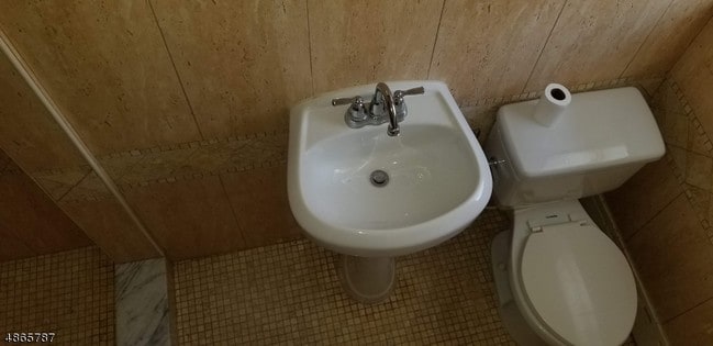 Building Photo - 1789 Vauxhall Rd