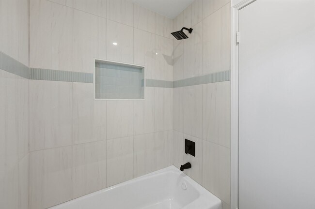 Building Photo - 210 Ridgemont Dr
