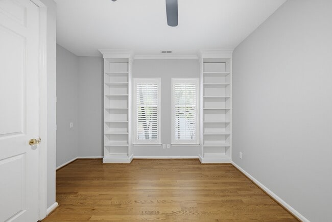 Building Photo - 761 Bishops Park Dr
