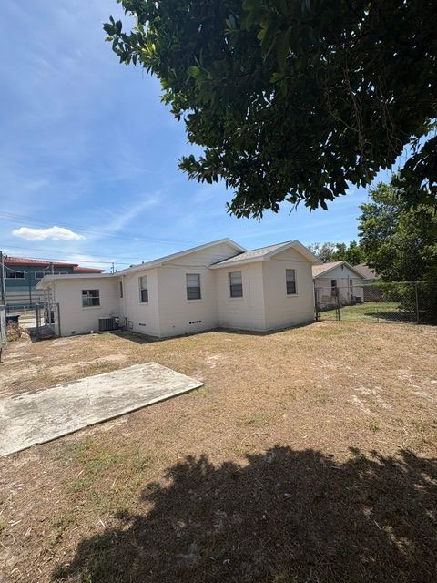 Building Photo - 1014 E Okaloosa Ave